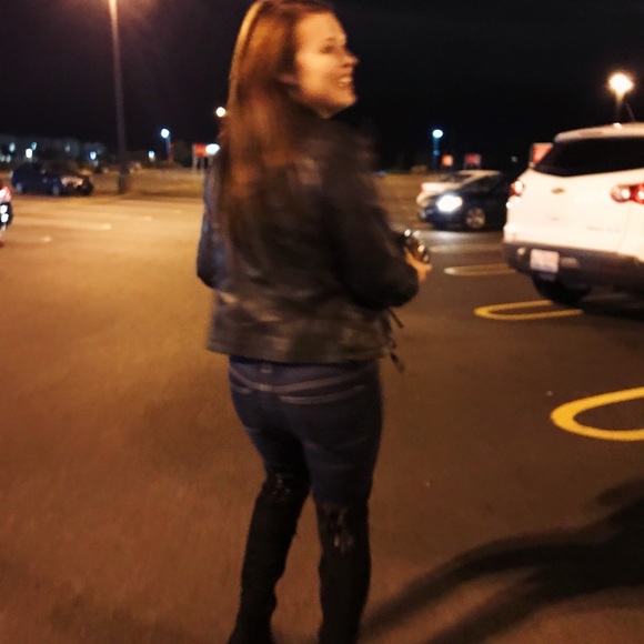 Meet your Posher, Gwendalynn - Picture 3 of 3